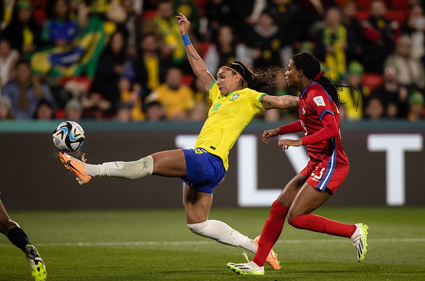 Por que o futebol era proibido para mulheres no Brasil até 1979?