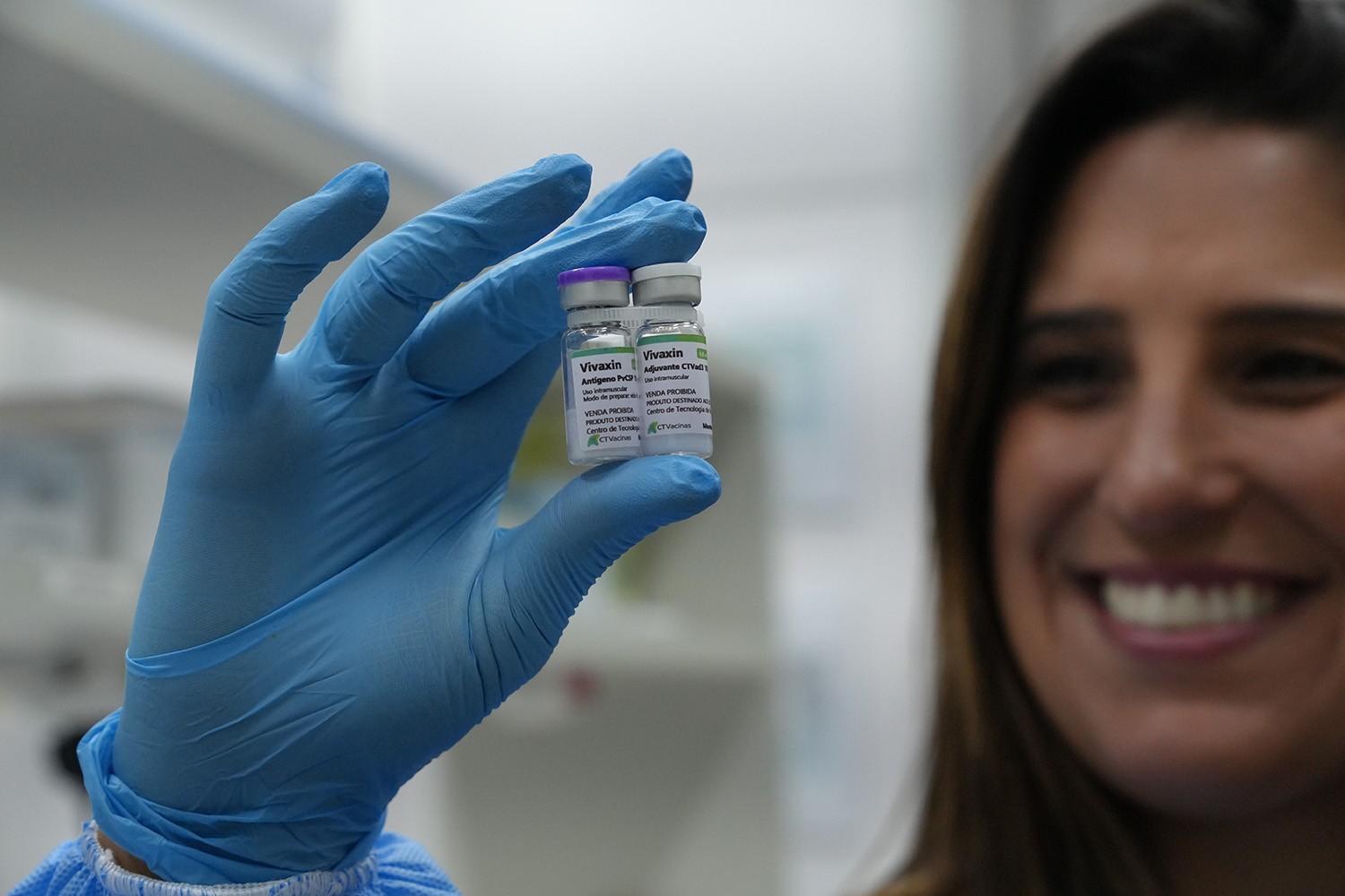 Vacina brasileira contra malária vivax recebe aval para testes em humanos