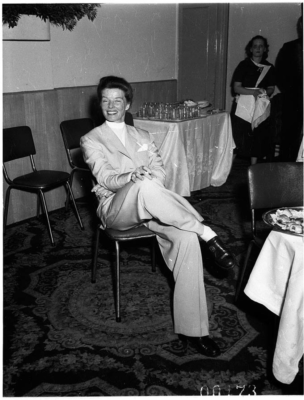 Katharine Hepburn foi muito criticada gostar de calças — Foto: State Library of New South Wales (Australia) via Wikimedia Commons