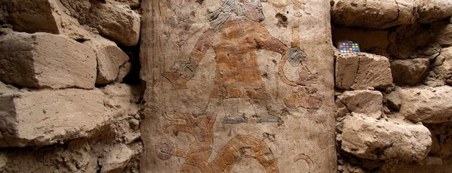 Figuras pintadas em pilar da "sala do imaginário moche" — Foto: Lisa Trever/Paisajes Arqueológicos de Pañamarca