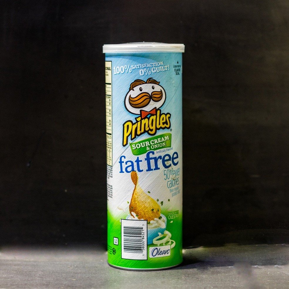 A embalagem da Pringles Fat Free vinha com um aviso do uso de Olestra — Foto: Museum of Failure