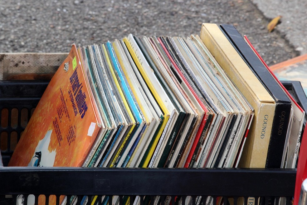 O hobbie de colecionar discos de vinil permanece impulsionando as vendas de mídias físicas pelo apelo a qualidade do som - além fato de vinis ganharem status de item decorativoo — Foto: ludex2014/Pixabay