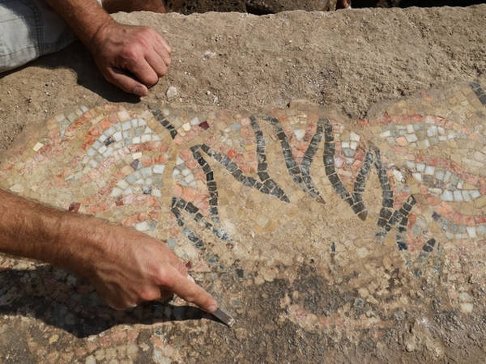 Piso de mosaico intrincado descoberto no complexo de Banhos Orientais em La Alcudia — Foto: Universidade de Alicante