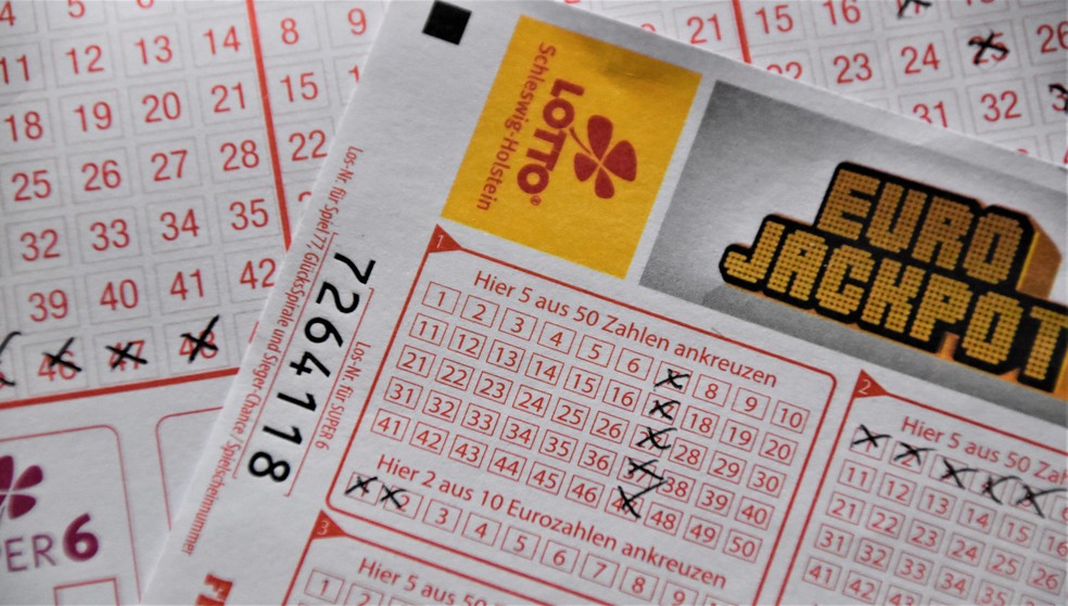 Matemáticos britânicos mostraram que, embora seja possível ganhar na loteria com 27 bilhetes específicos, nem sempre essas apostas valem a pena financeiramente — Foto: Waldermar / Pexels