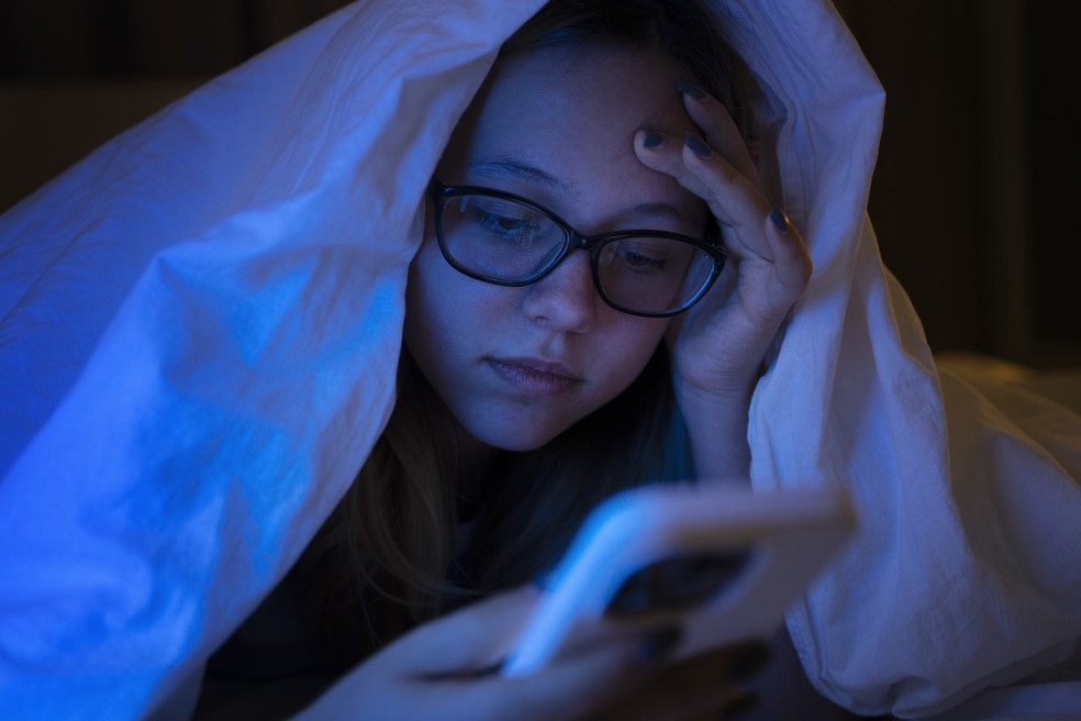A repeti&ccedil;&atilde;o de conte&uacute;dos curtos nas redes sociais podem fazer com que dores comuns se confundam com sintomas de transtornos psicol&oacute;gicos &mdash; Foto: Magnific