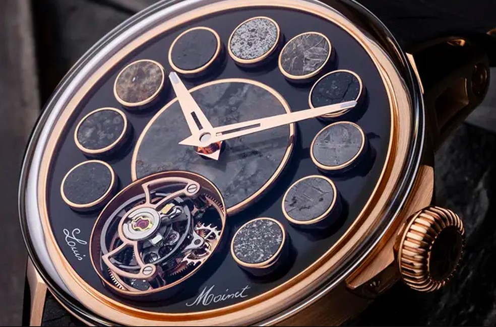 Detalhes do relógio Cosmpolis, feito com meteoritos — Foto: Reprodução/Guinness World Records