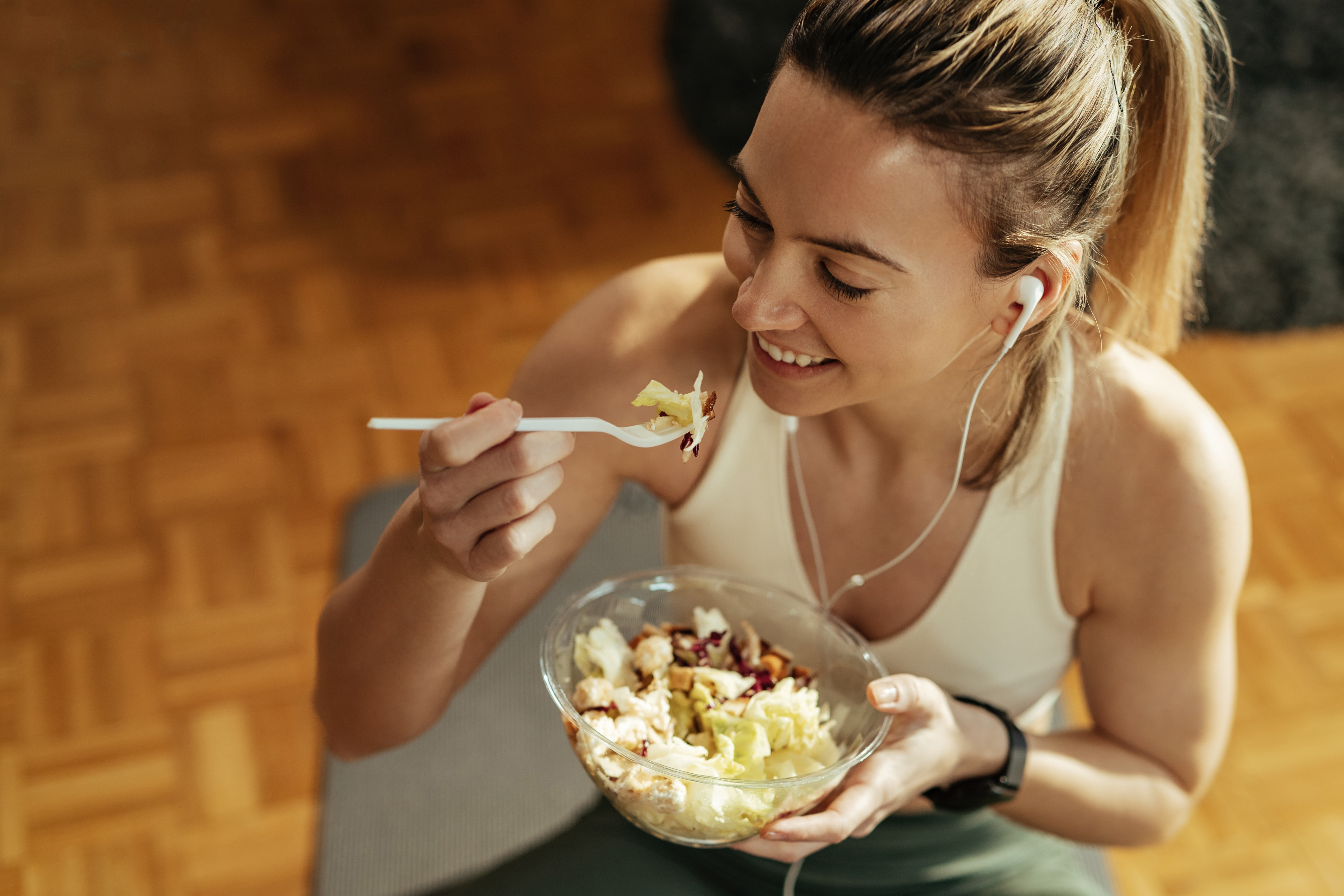 Tempero sonoro: escutar música pode melhorar o sabor da sua comida, diz estudo