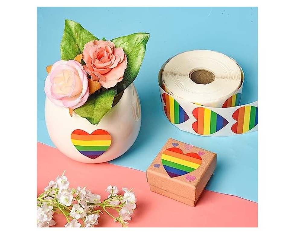 Adesivos Orgulho Gay Jmkcoz é comercializado em rolo — Foto: Reprodução/Amazon