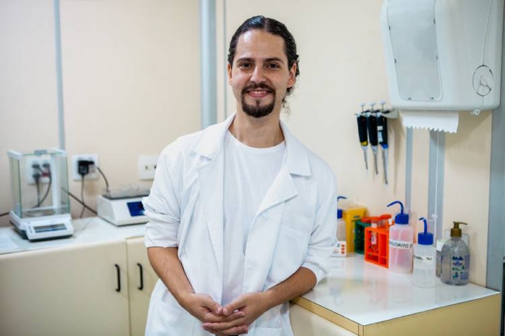 O autor do estudo, o estudante de medicina Caio Mendes — Foto: Comunicação Butantan
