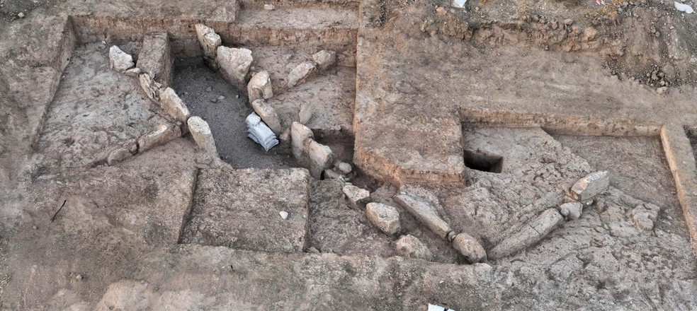 Portão da cidade datado de cerca de 5,5 mil anos atrás foi encontrado em Tel Erani, no sul de Israel — Foto: Autoridade de Antiguidades de Israel/Reprodução/Facebook