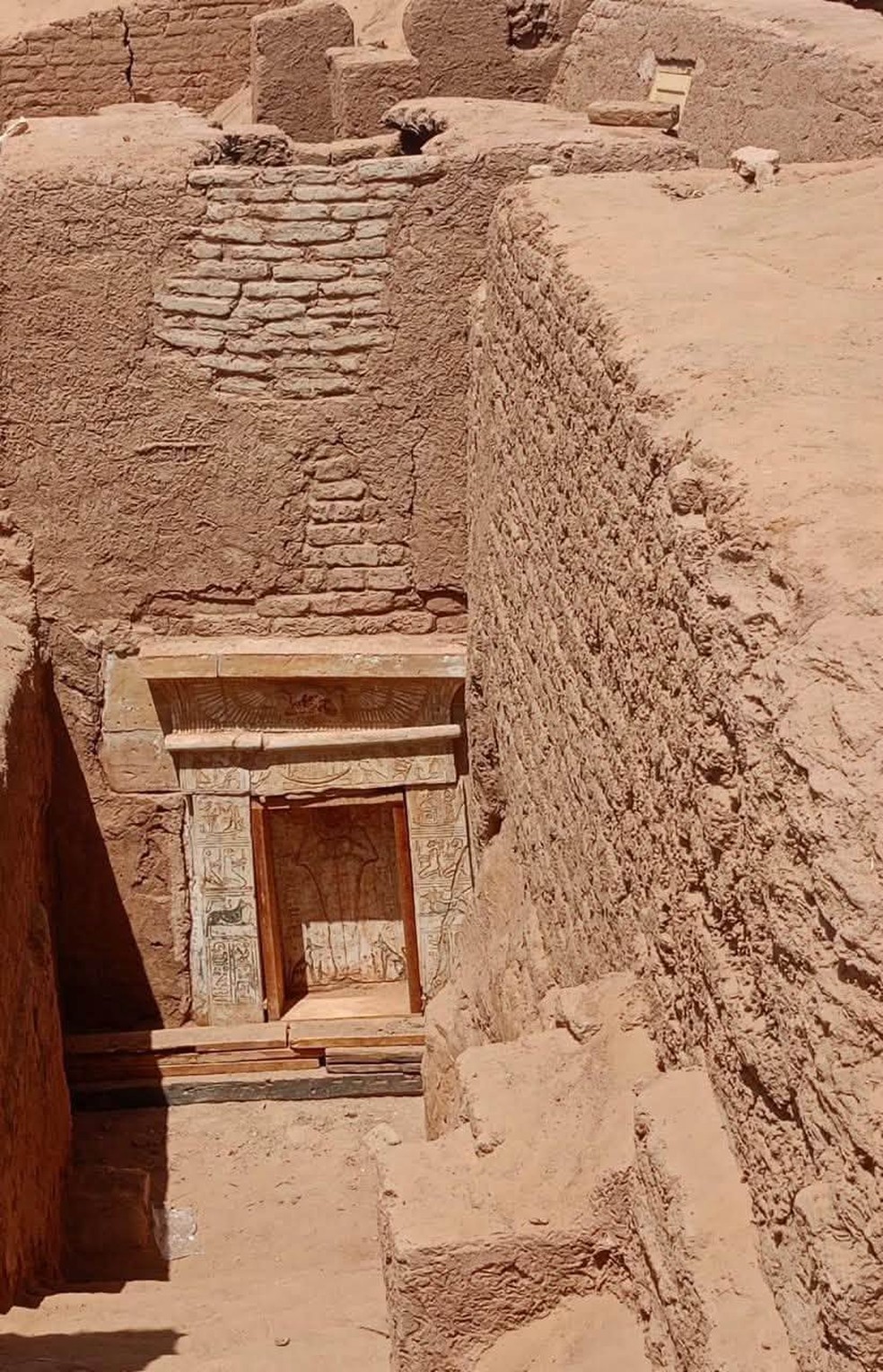O túmulo foi construído para um casal e tem cerca de 1.700 anos — Foto: Ministério do Turismo e Antiguidades do Egito