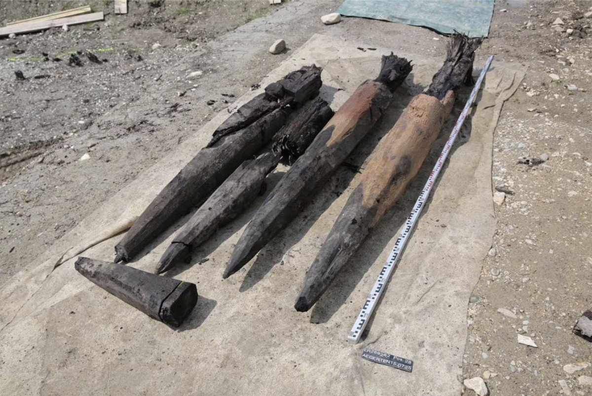 Vestígios de antiga ponte romana de 2 mil anos emergem de rio; fotos