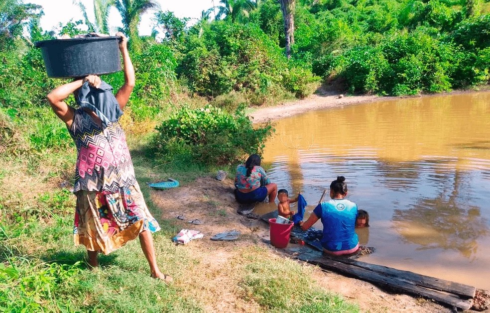 Lagoa é única fonte de água na aldeia Araruna — Foto: Acervo pessoal Gelson Guajajara