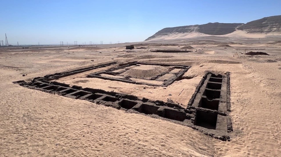 O tmulo da Rainha Merneith foi escavado em Umm Al-Qaab  Foto: Ministry of Tourism and Antiquities/Reproduo/Facebook