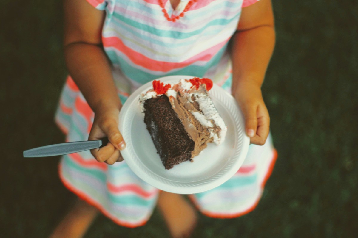 Meninas que comem muito na infância têm mais chances de sofrer com problemas de saúde mental