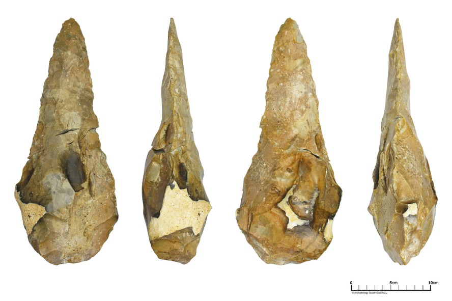 Arqueólogos da UCL descobriram algumas das maiores ferramentas de pedra pré-históricas da Grã-Bretanha