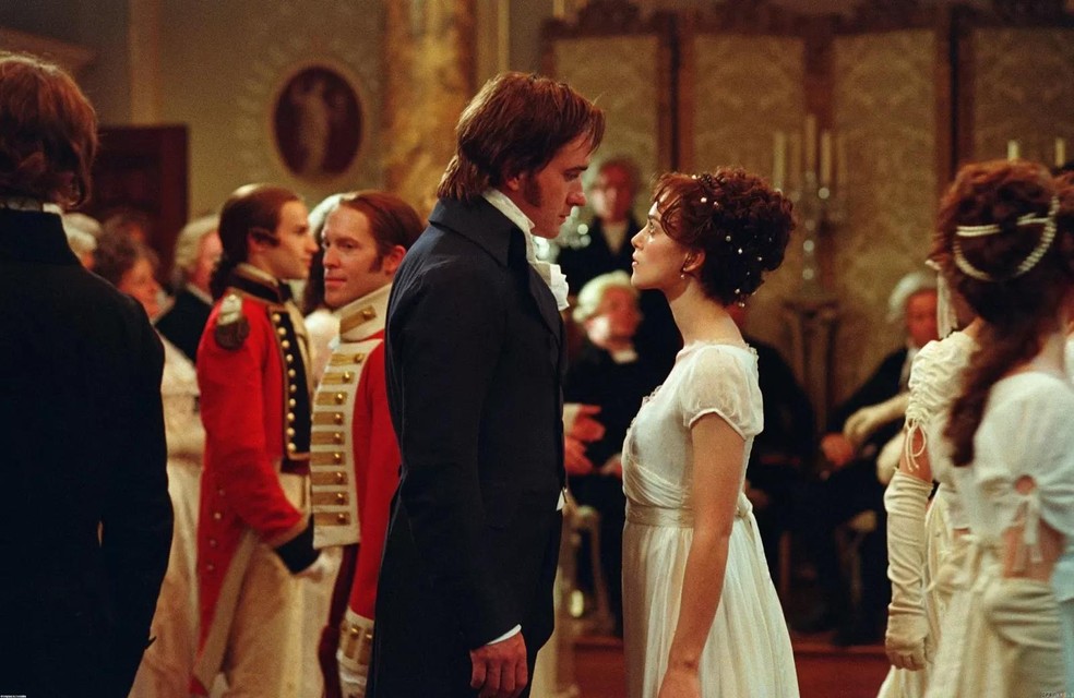 Darcy e Elizabeth no filme de 2005 (Foto: Divulgação) — Foto: Galileu