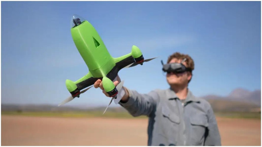 Pai e filho desenvolvem o drone mais rapido do mundo que chega a 480 km h Curiosidade Galileu