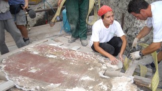 O projeto realiza a restauração e conservação de materiais descobertos — Foto: UTokyo Foundation
