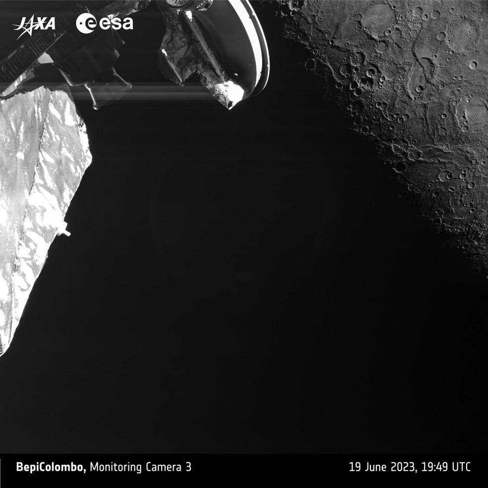 Câmera de monitoramento 3 da BepiColombo fez este registro de "fora da sombra" em 19 de junho de 2023 — Foto: ESA/JAXA 