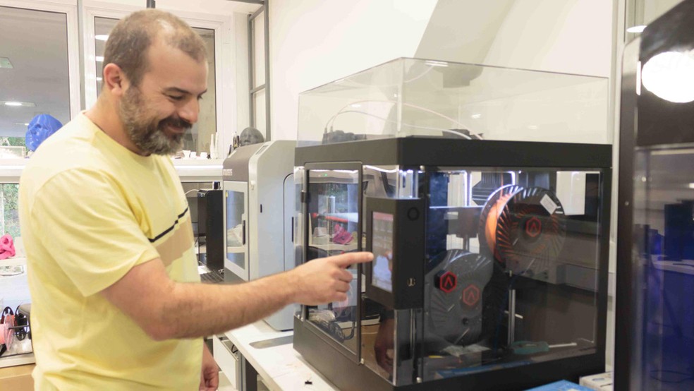 Universidade desenvolve adaptadores de água potável para auxiliar vítimas das enchentes no Rio Grande do Sul com impressora 3D — Foto: Biodesignlab DASA/PUC-Rio