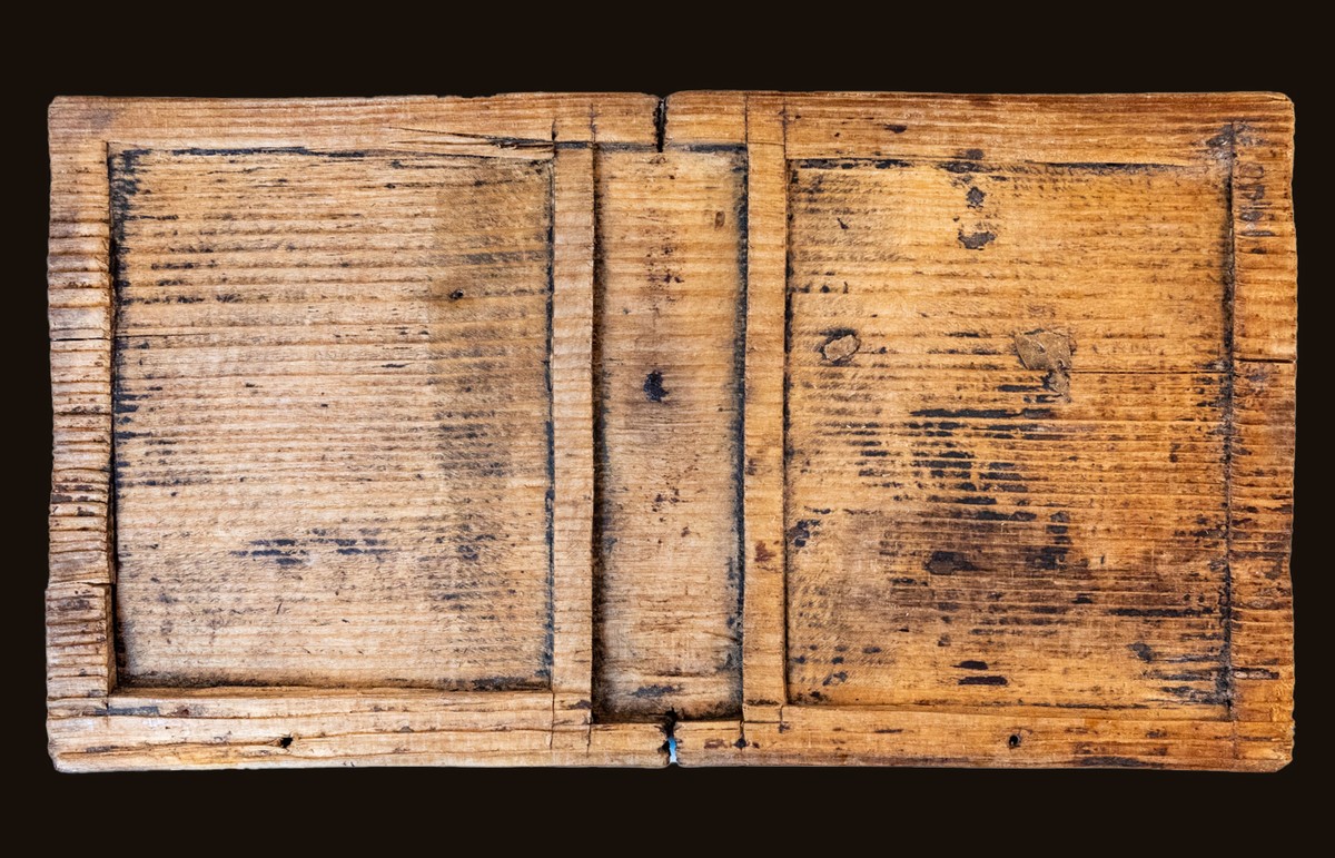 Antigas tábuas de madeira romanas são encontradas dentro de poço na França