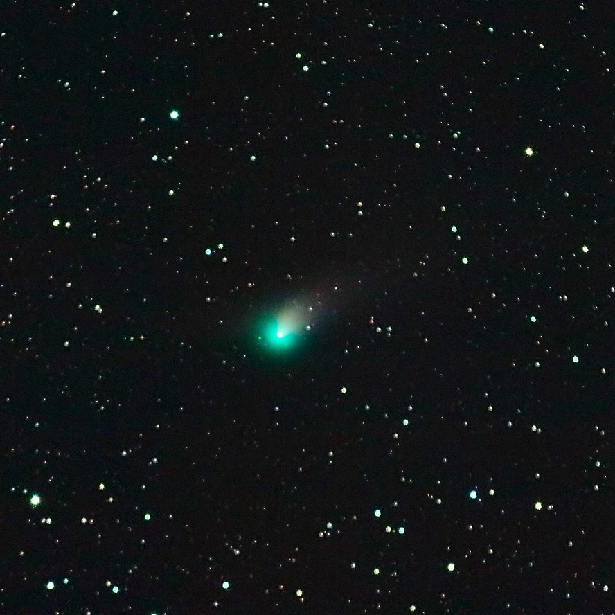 Raro cometa verde e encontros entre planetas e estrelas brilham em fevereiro