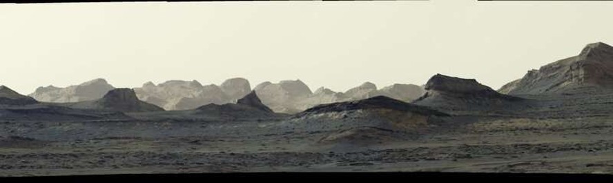 Rover Curiosity da NASA registra penhascos esculpidos pelo vento no Monte Sharp em Marte