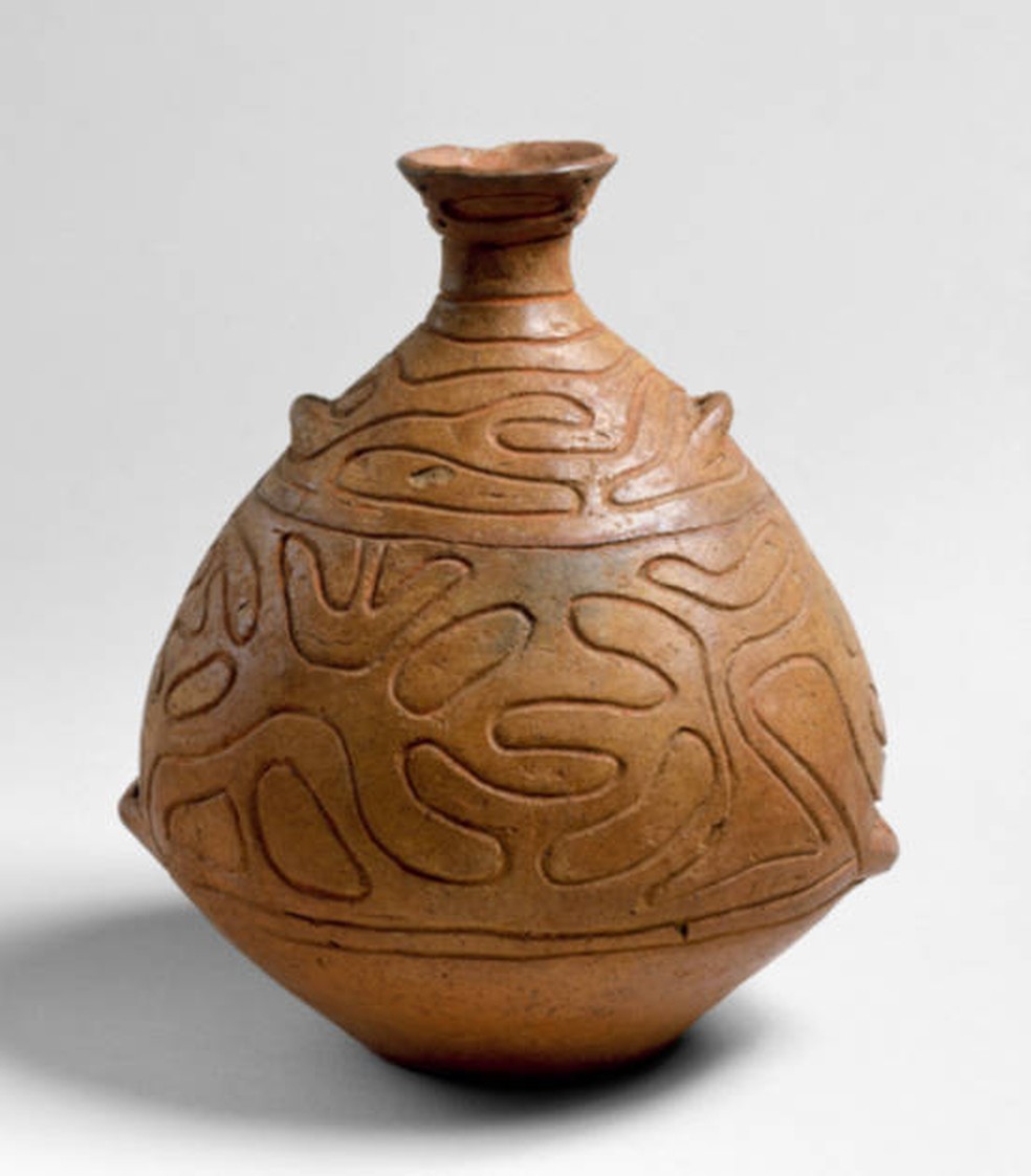 O nome "Jomon" significa "marcado por corda", referindo-se às impressões de corda torcida que decoravam os vasos característicos daquela época — Foto: The Harry G. C. Packard Collection of Asian Art