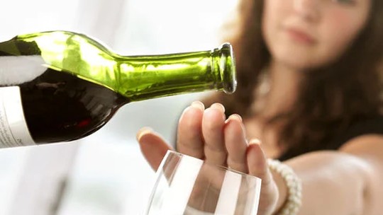 Devido à síndrome rara, mulher fica bêbada no Canadá sem consumir álcool