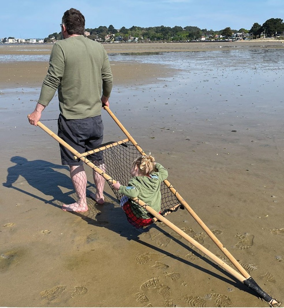 Experimentos conduzidos pelos cientistas para testar as marcas deixadas pelos "carrinhos" primitivos — Foto: Universidade de Bournemouth