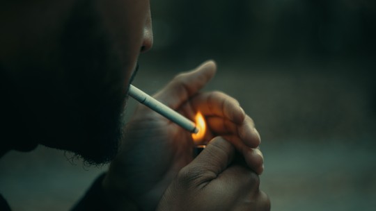 Álcool e tabagismo são os verdadeiros culpados por mortes entre noctívagos, explica estudo