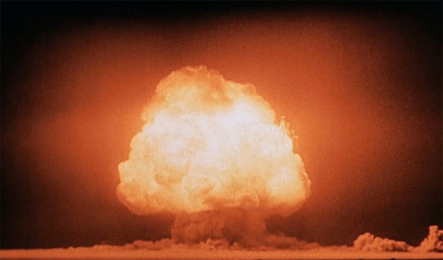 Nuvem gerada pela explosão no Experimento Trinity, nos Estados Unidos, em 16 de julho de 1945