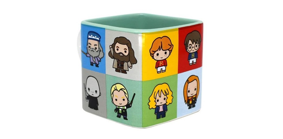 Caneca da Zona Criativa possui formato de cubo e ilustra importantes personagens da saga — Foto: Reprodução/Amazon