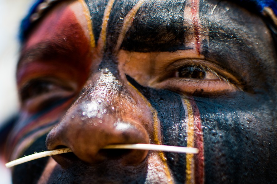 Relatório do Conselho Indigenista Missionário (Cimi) mostra que Brasil teve 795 indígenas assassinados entre 2019 e o ano passado; na imagem, adereços e pinturas corporais da etnia Pataxó