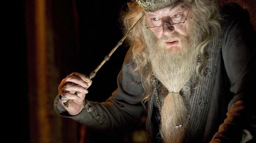 Dumbledore é gay? Entenda a polêmica envolvendo sexualidade do personagem de "Harry Potter"