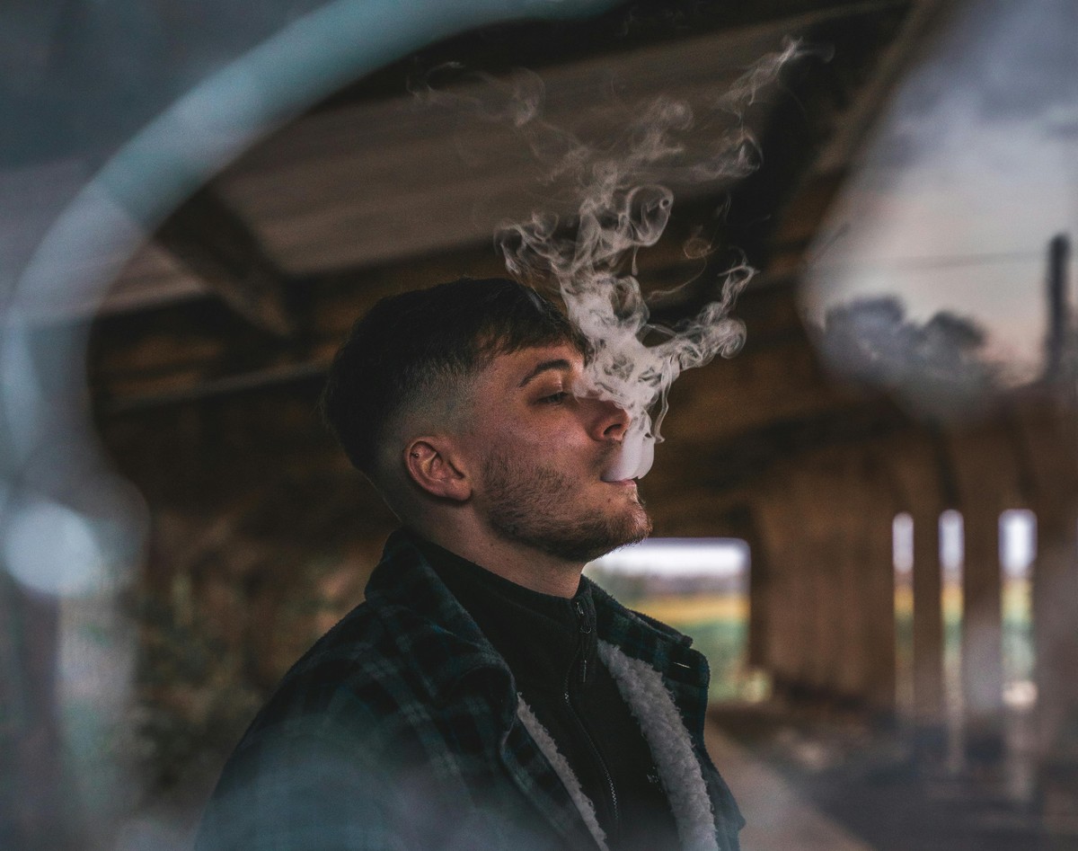 Vapes podem abrigar fungos que prejudicam a saúde, sugere estudo