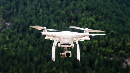 IA em drones revoluciona buscas e resgates na natureza