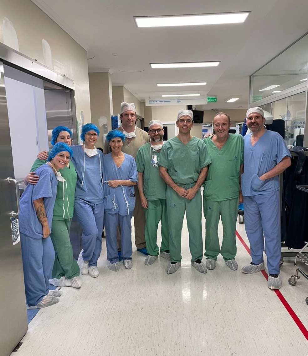 Equipe multidisciplinar que participou da cirurgia liderada pelo Dr. Joel Lavinsky do Hospital Moinhos de Vento — Foto: Divulgação/Hospital Moinhos de Vento