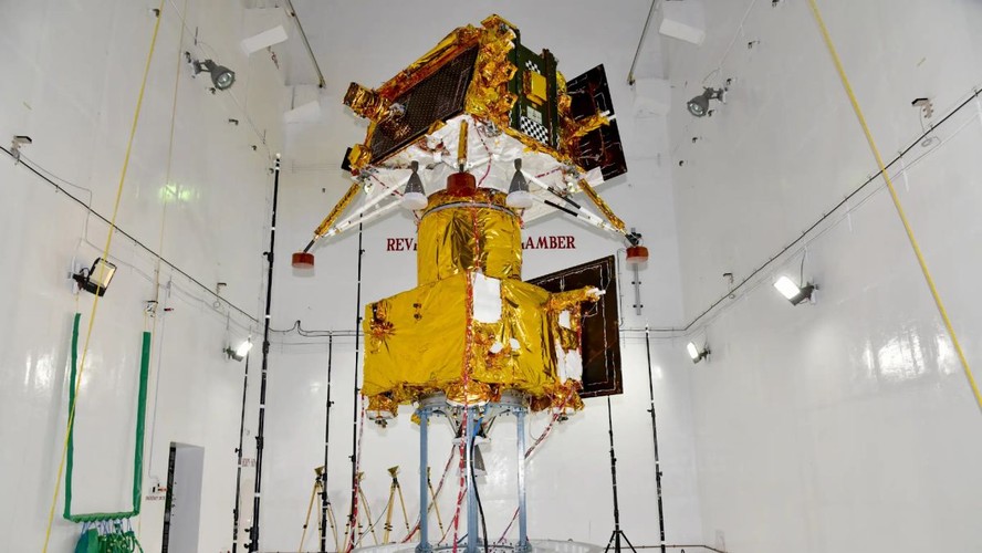 A Chandrayaan-3 antes do lançamento; missão pretende aterrissar em polo sul lunar