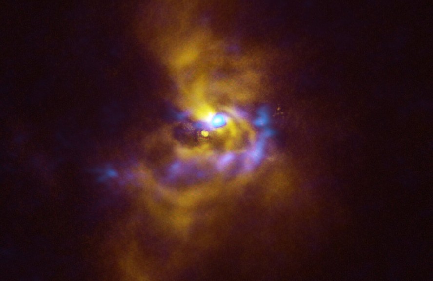 No centro desta imagem está a jovem estrela V960 Mon, localizada a mais de 5 mil anos-luz de distância na constelação de Monoceros