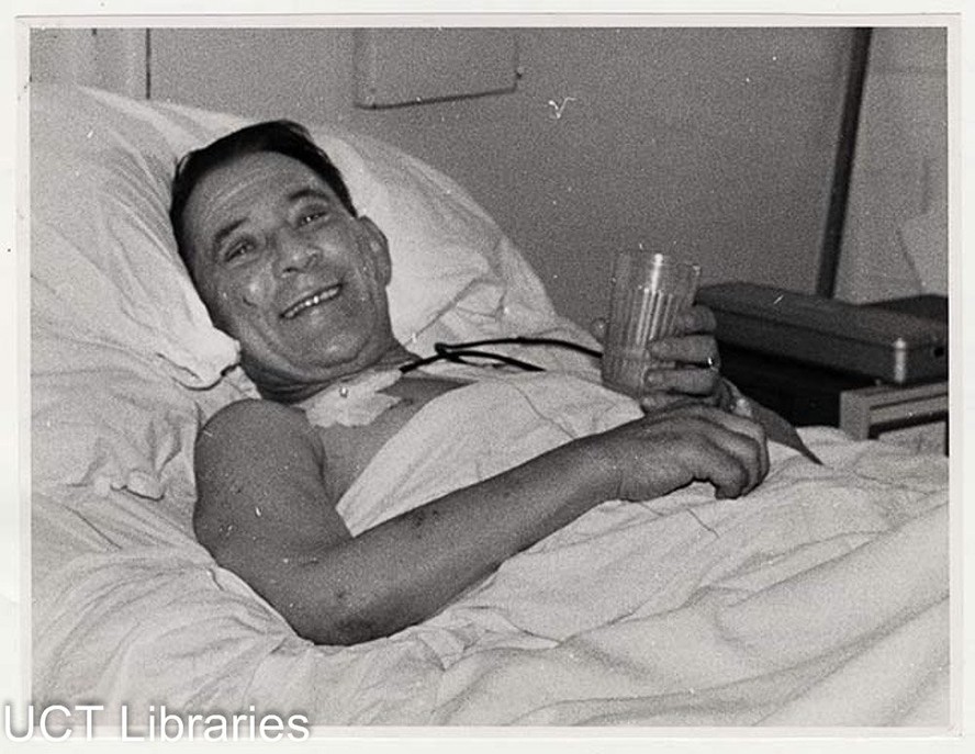 Louis Washkansky se recupera de sua operação de transplante de coração em 1967