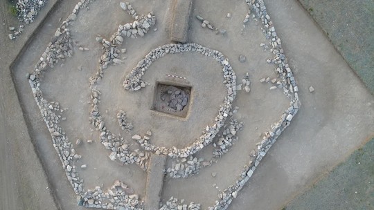 "Pirâmide" de 3,8 mil anos no Cazaquistão tem forma inédita para cientistas