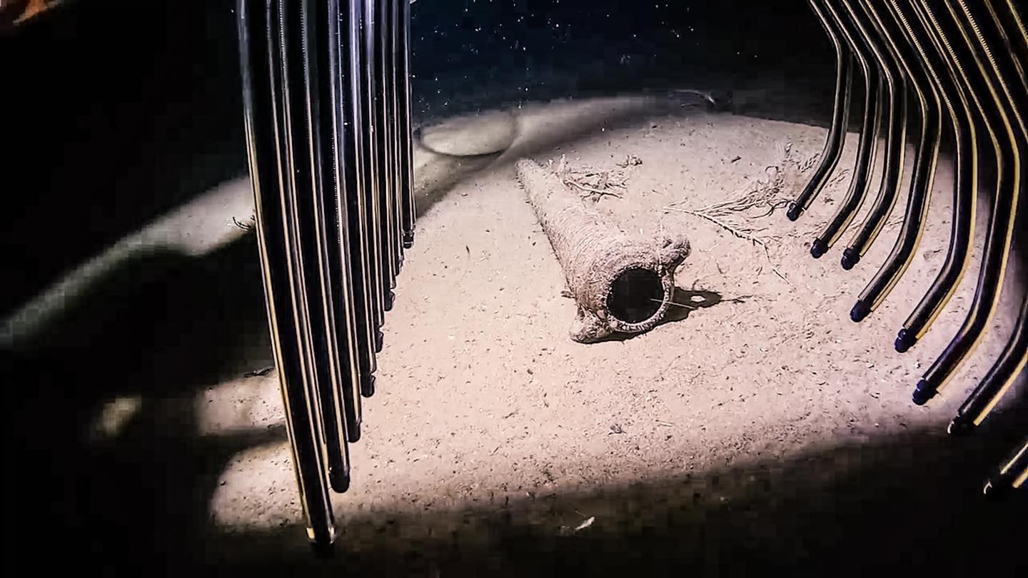 Artefato do navio romano que afundou nas águas da Itália há 2 mil anos  — Foto: Patrimonio Subacqueo/Reprodução/Facebook