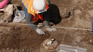 Também foram encontrados materiais cerâmicos, líticos e moluscológicos dispersos, que serão encaminhados a laboratórios para estudos posteriores — Foto: Gerardo Peña, INAH