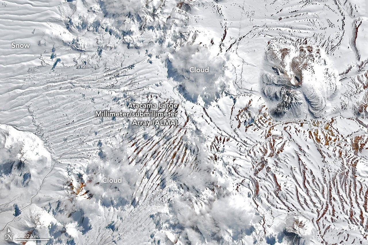 Imagem de satélite mostrando neve cobrindo o Deserto do Atacama em agosto de 2026