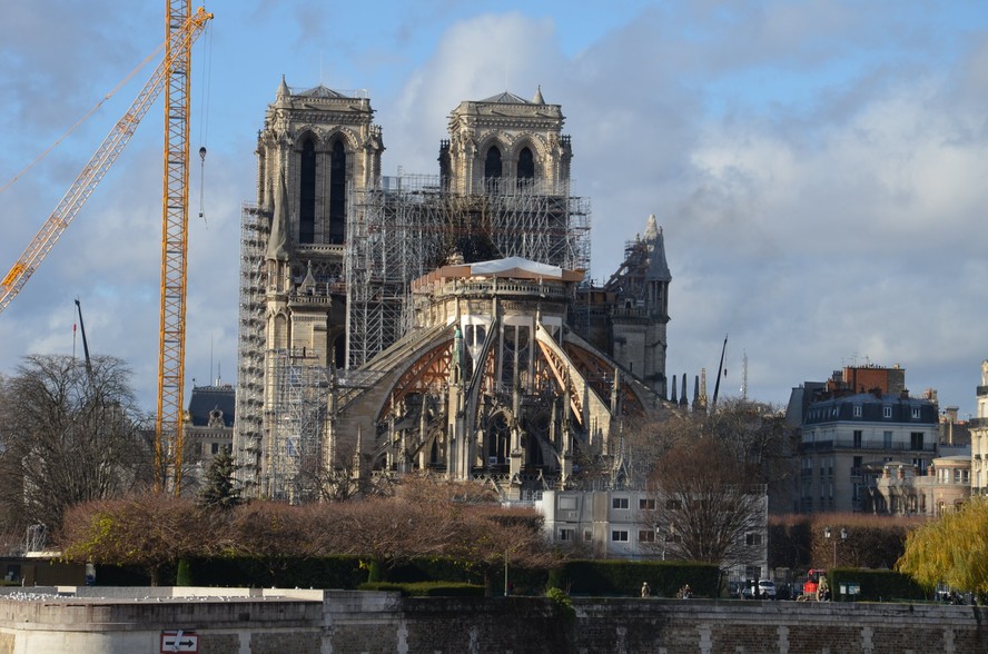 Catedral passa por restauração após  incêndio em 2019