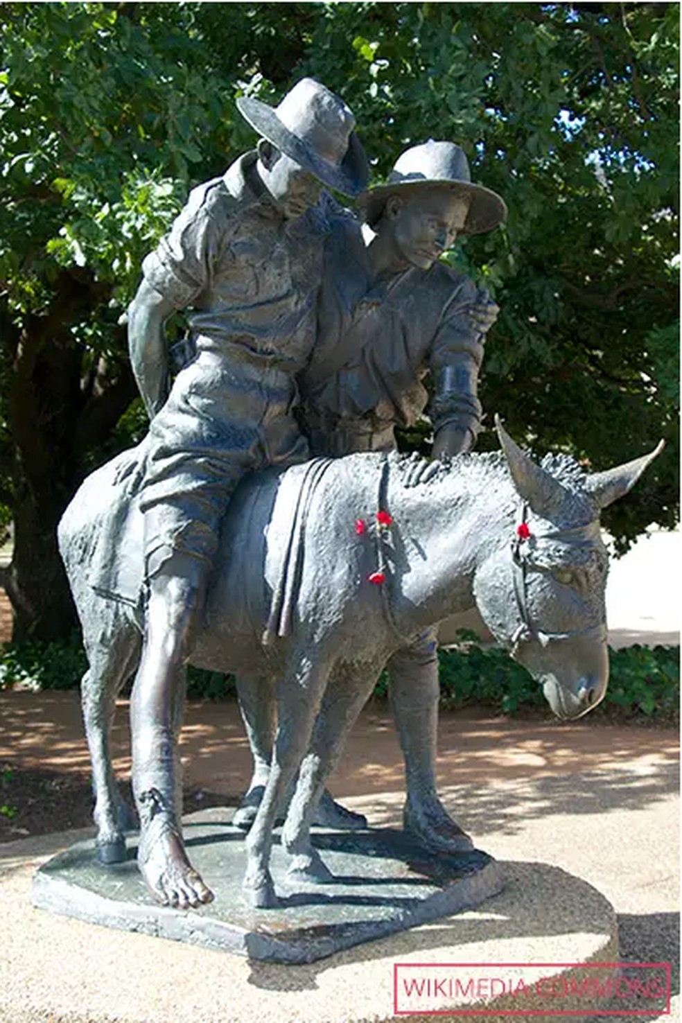 Monumento em homenagem a Murphy e seu treinador — Foto: wikimedia commons