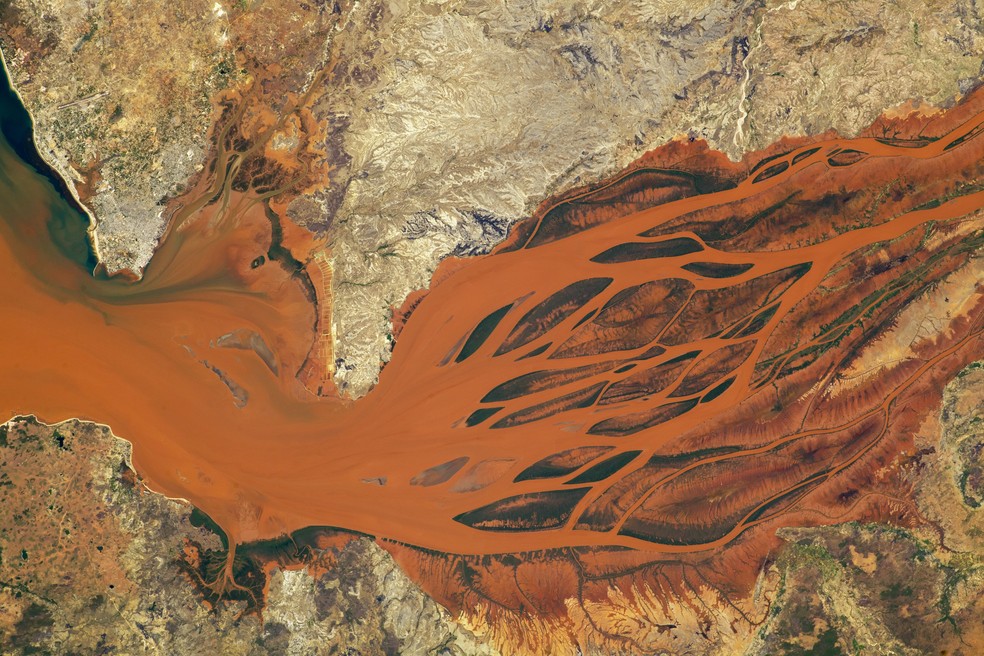 Foto feita em 30 de setembro de 2023 do delta do rio Betsiboka, em Madagascar. — Foto: ISS070-E-959  - Nasa