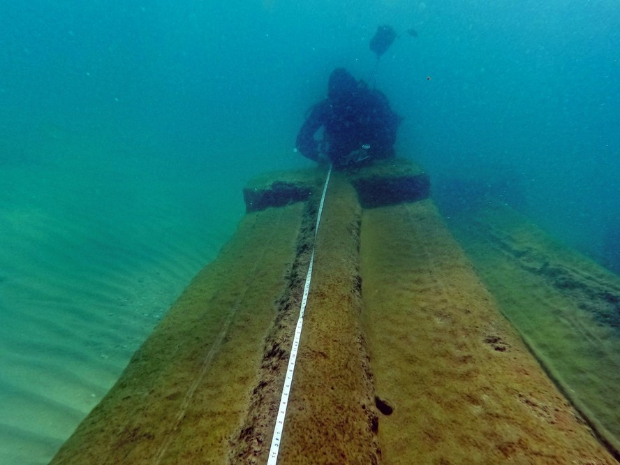Mergulhador nadando no Mar Mediterrâneo se deparou com um naufrágio de 1,8 mil anos na costa noroeste de Israel